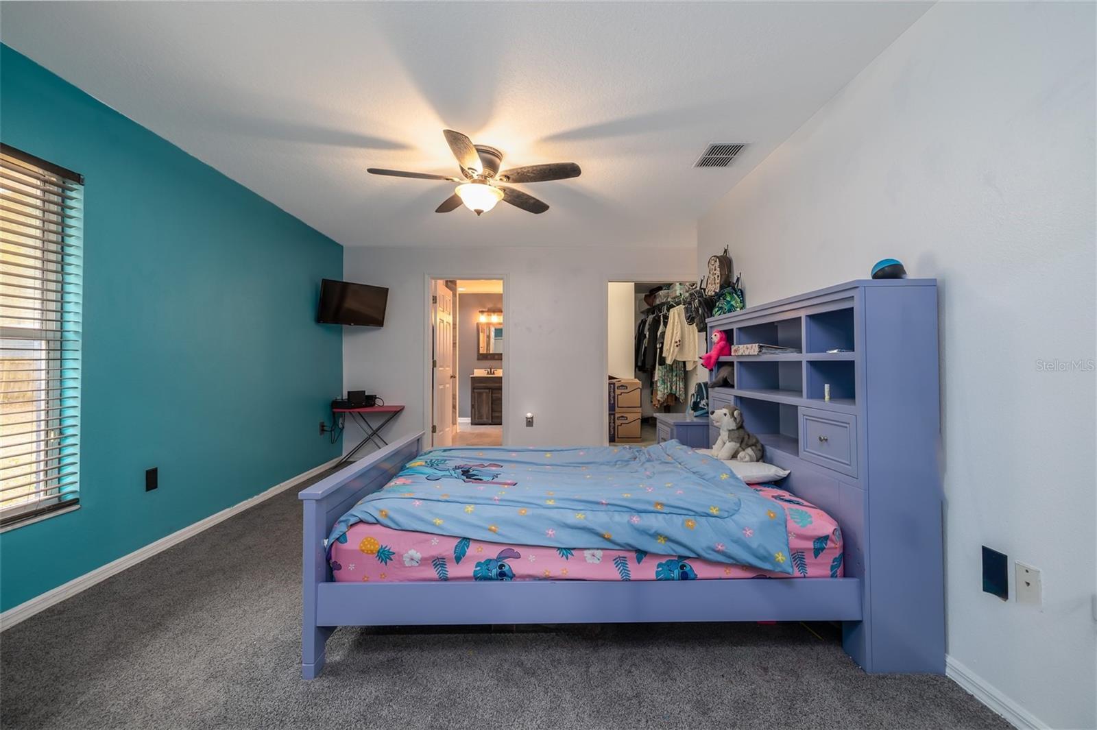 Listing photo id 12 for 420 Pineapple Street