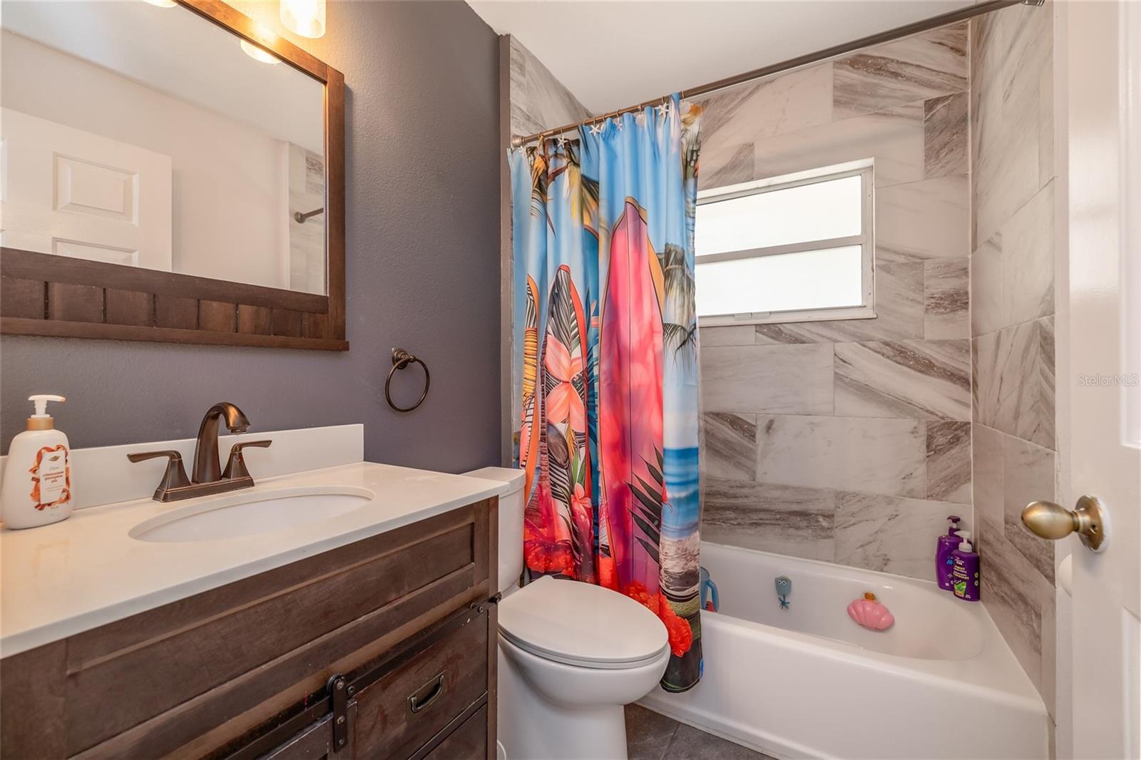 Listing photo id 17 for 420 Pineapple Street