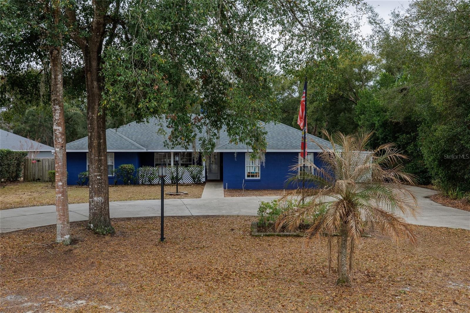 Listing photo id 0 for 420 Pineapple Street