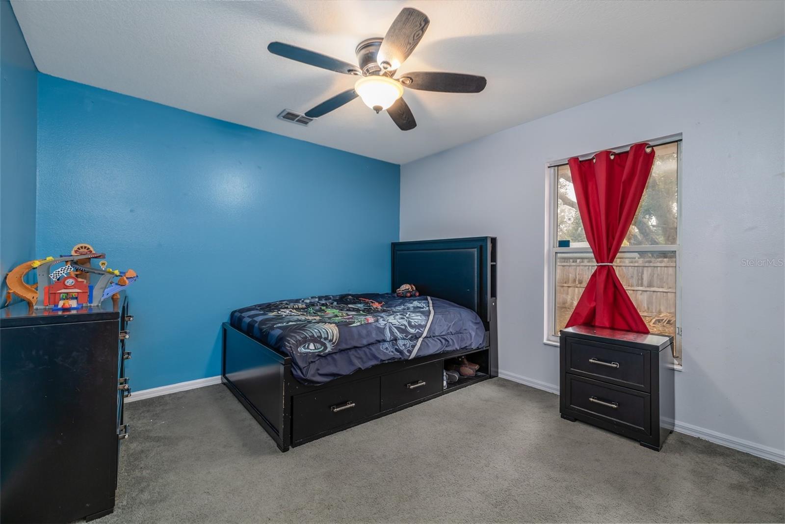 Listing photo id 18 for 420 Pineapple Street