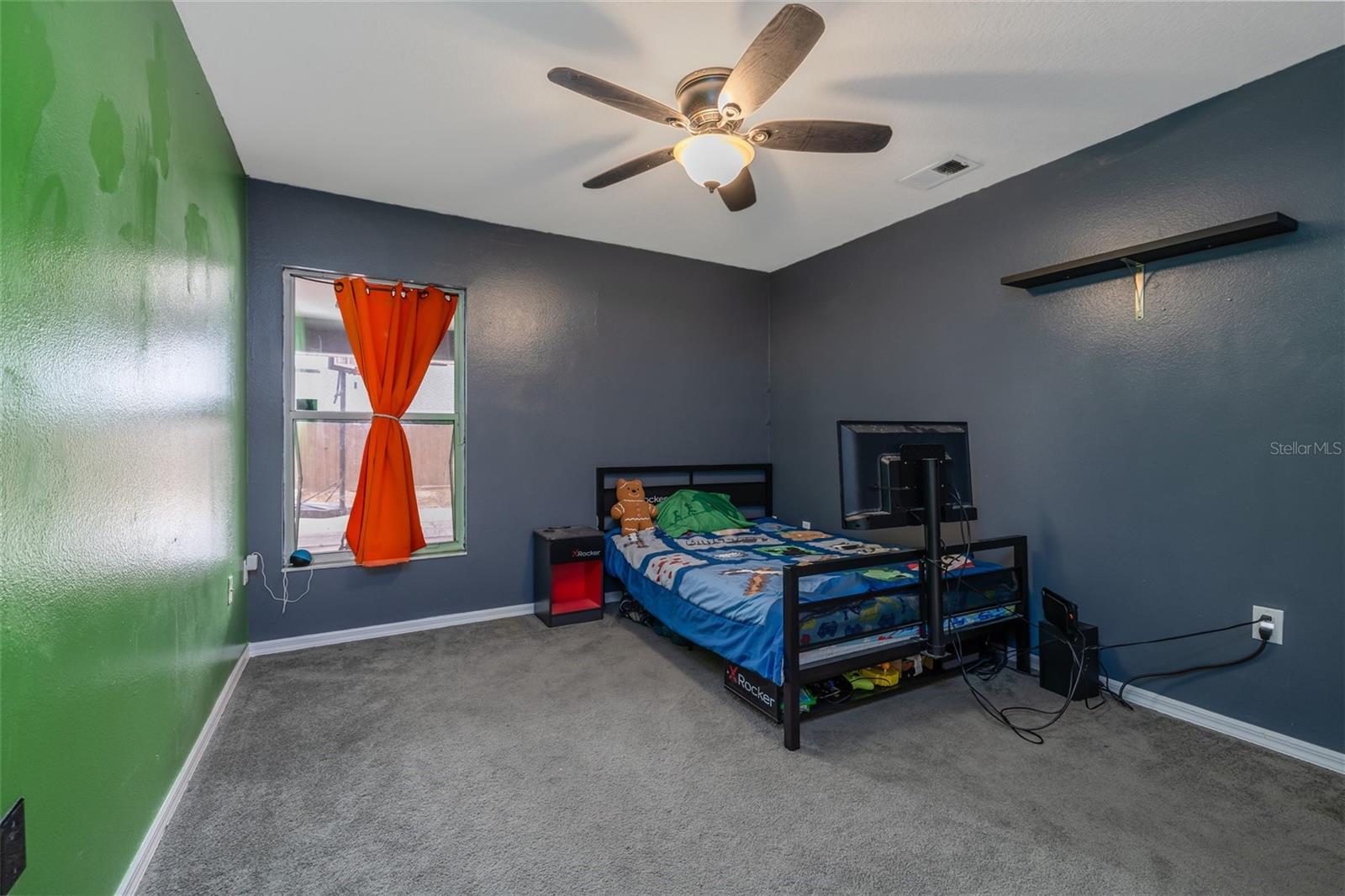 Listing photo id 19 for 420 Pineapple Street