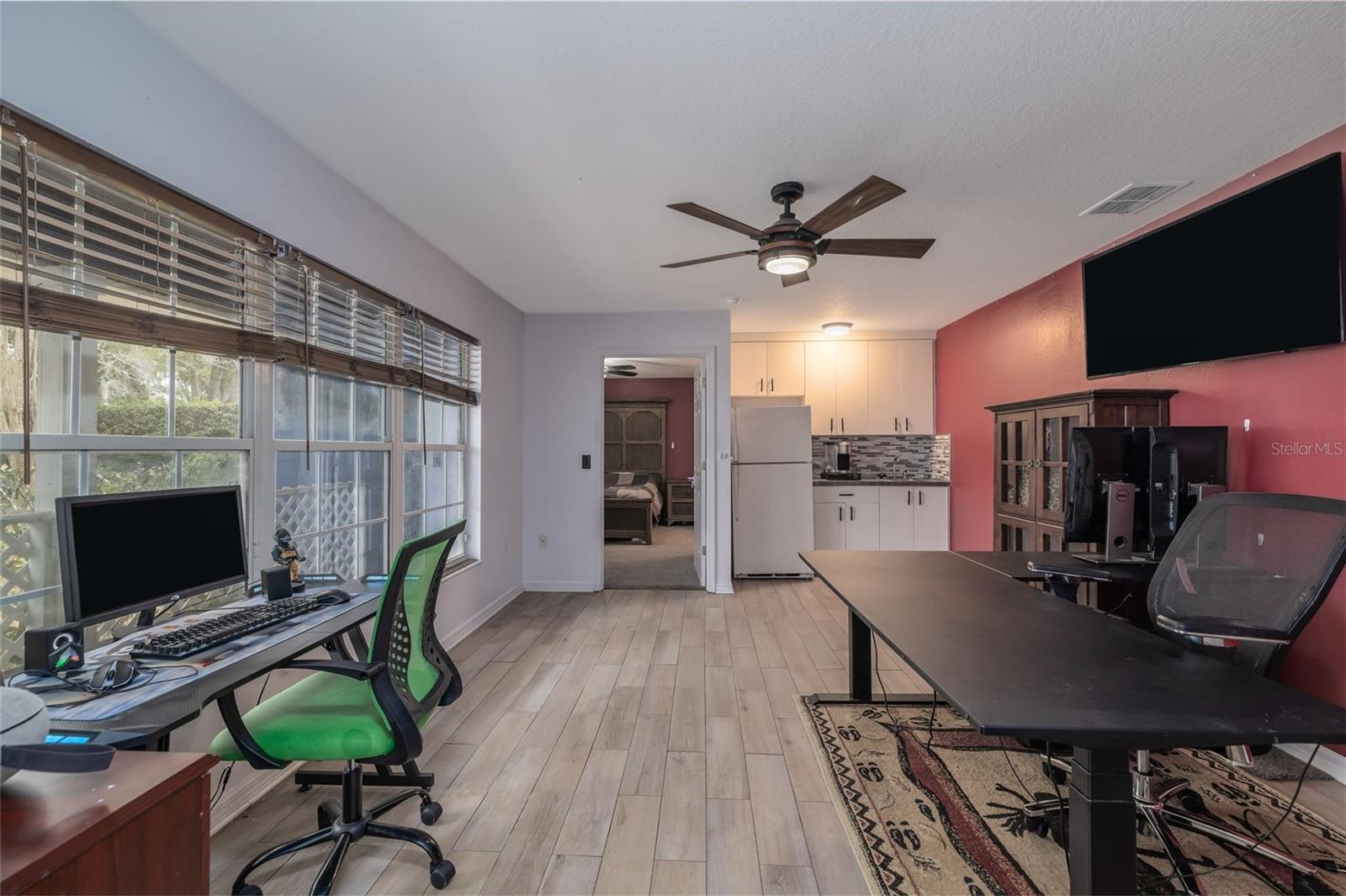 Listing photo id 20 for 420 Pineapple Street