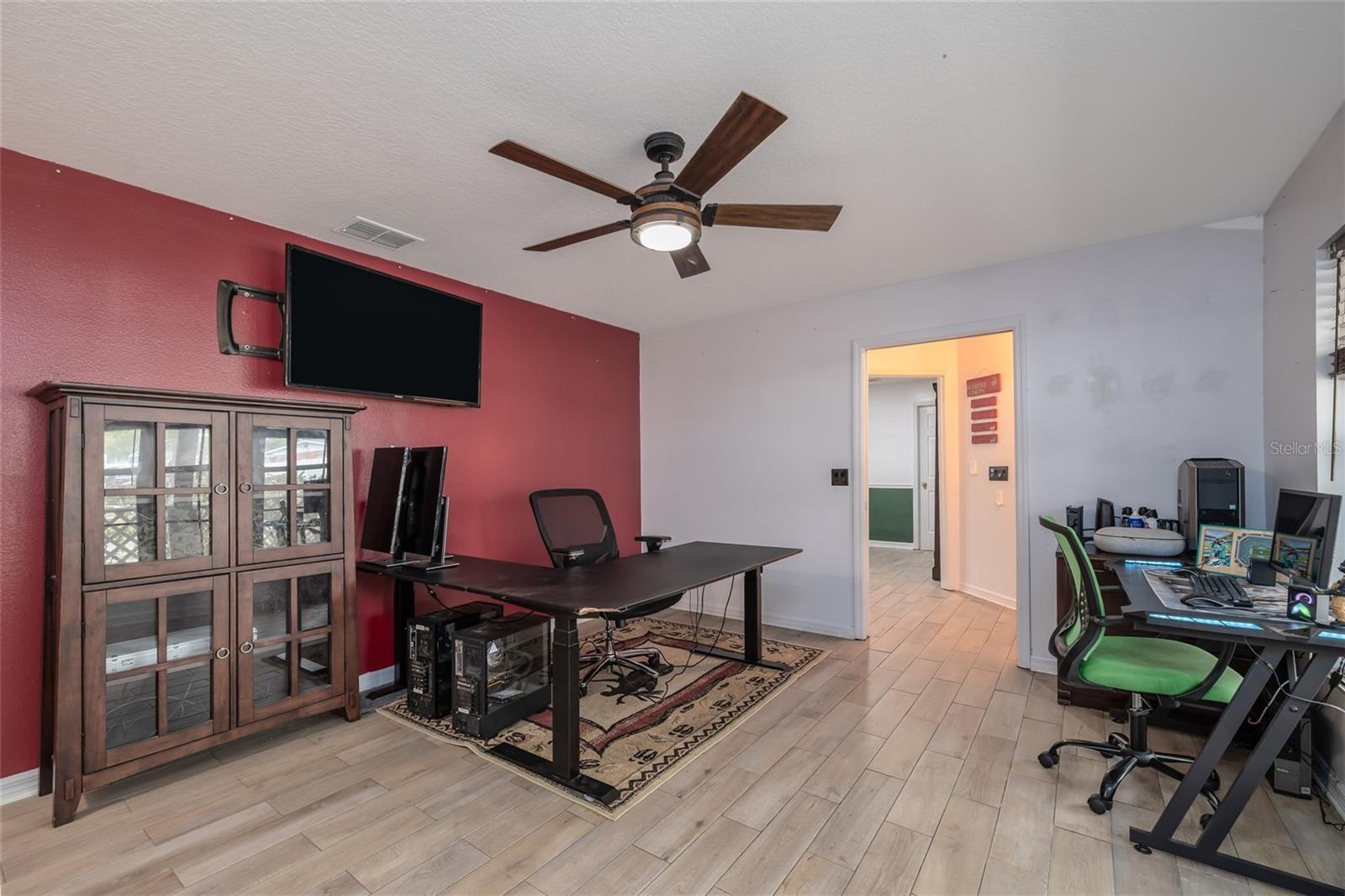 Listing photo id 21 for 420 Pineapple Street