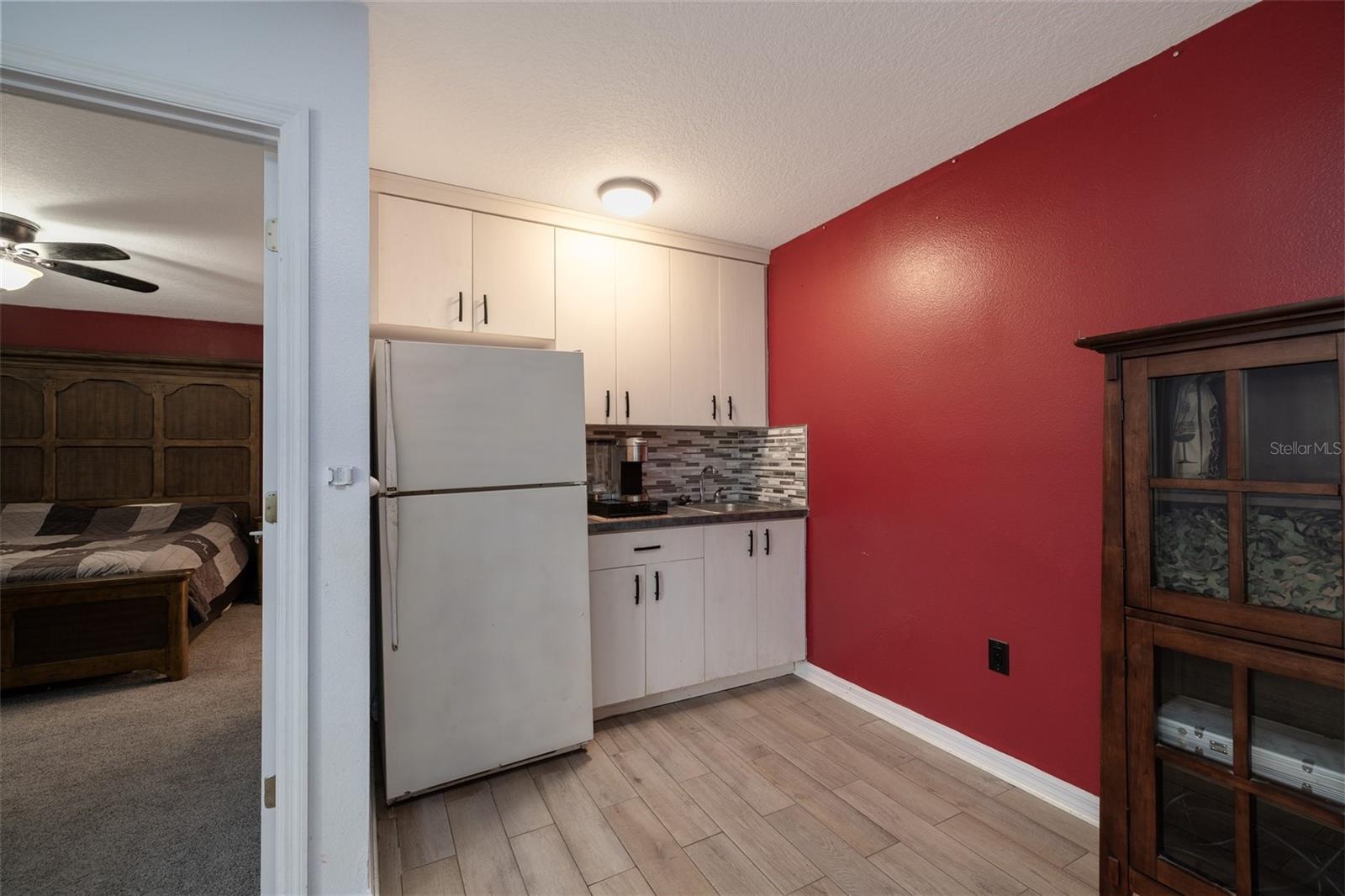 Listing photo id 22 for 420 Pineapple Street