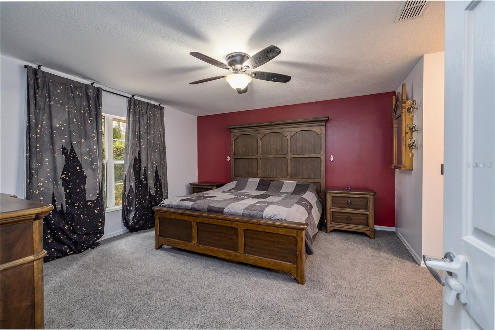 Listing photo id 23 for 420 Pineapple Street