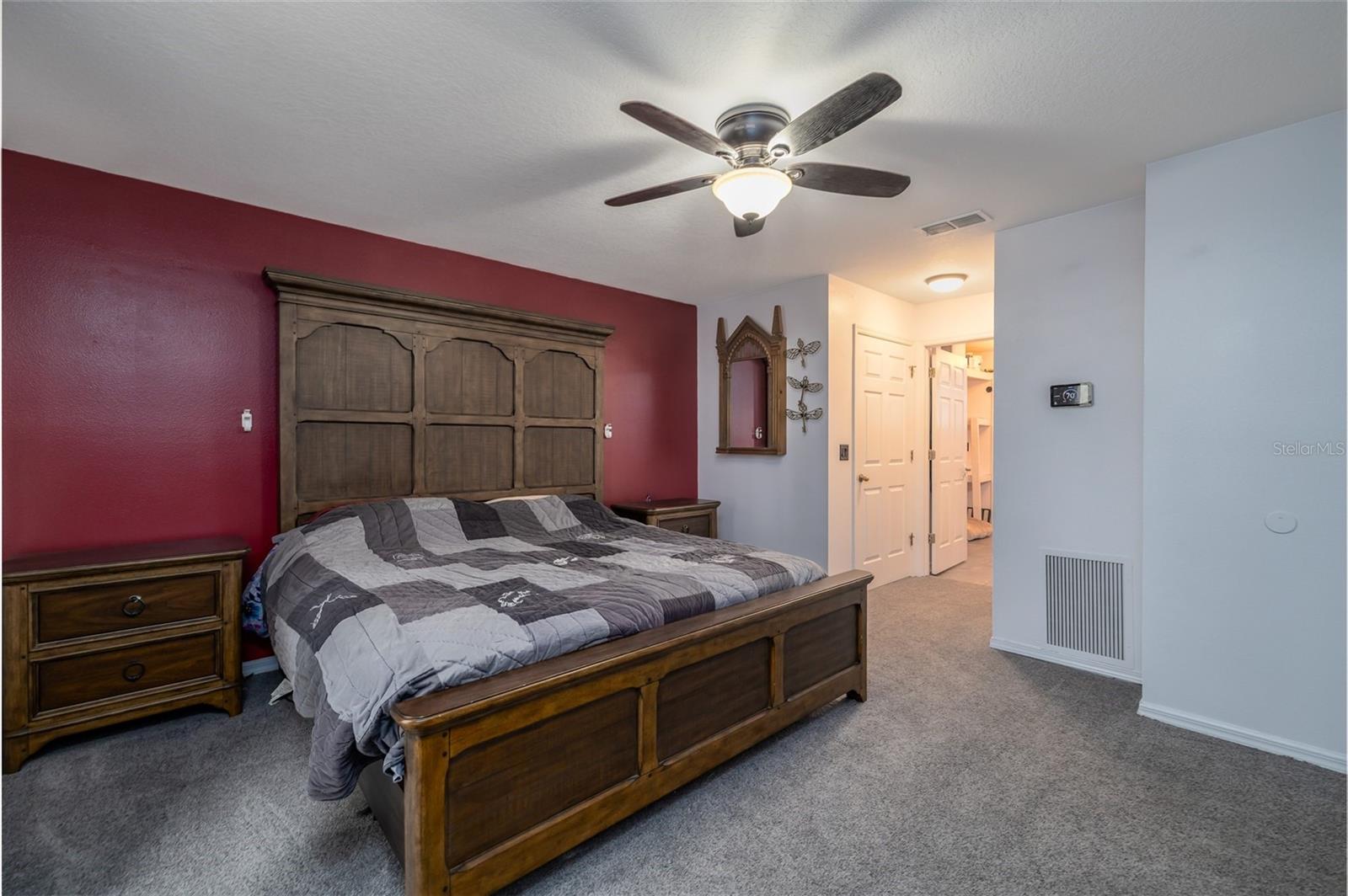 Listing photo id 24 for 420 Pineapple Street