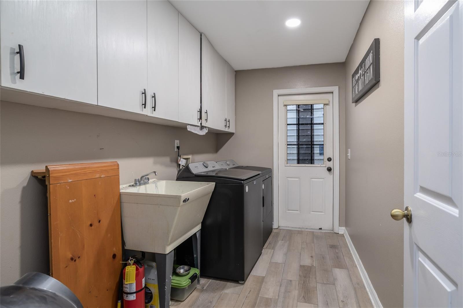 Listing photo id 26 for 420 Pineapple Street