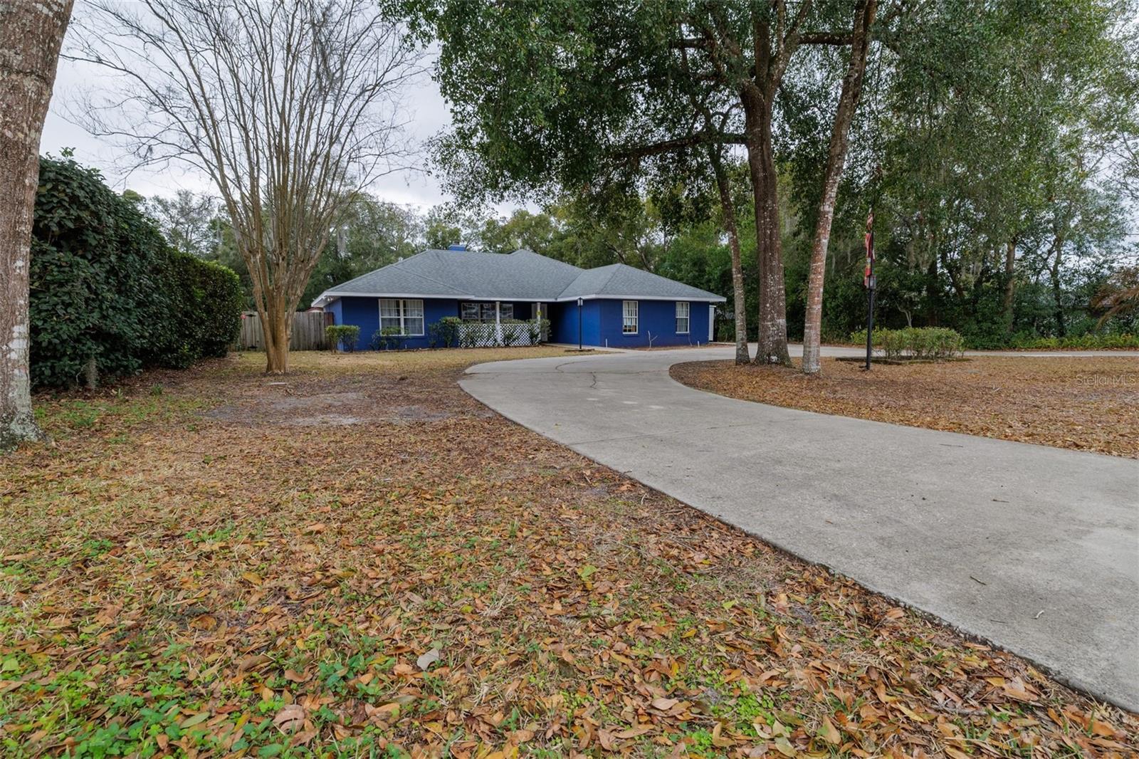 Listing photo id 27 for 420 Pineapple Street