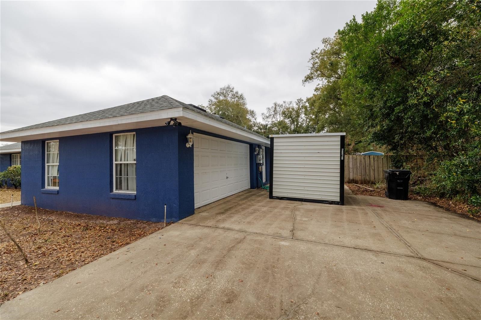 Listing photo id 28 for 420 Pineapple Street