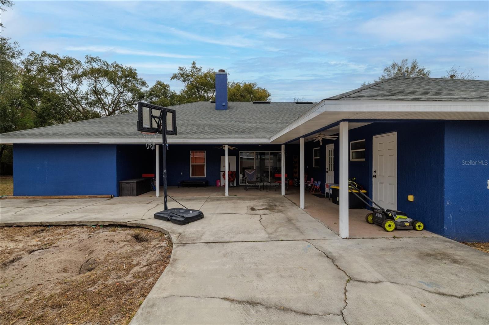 Listing photo id 29 for 420 Pineapple Street