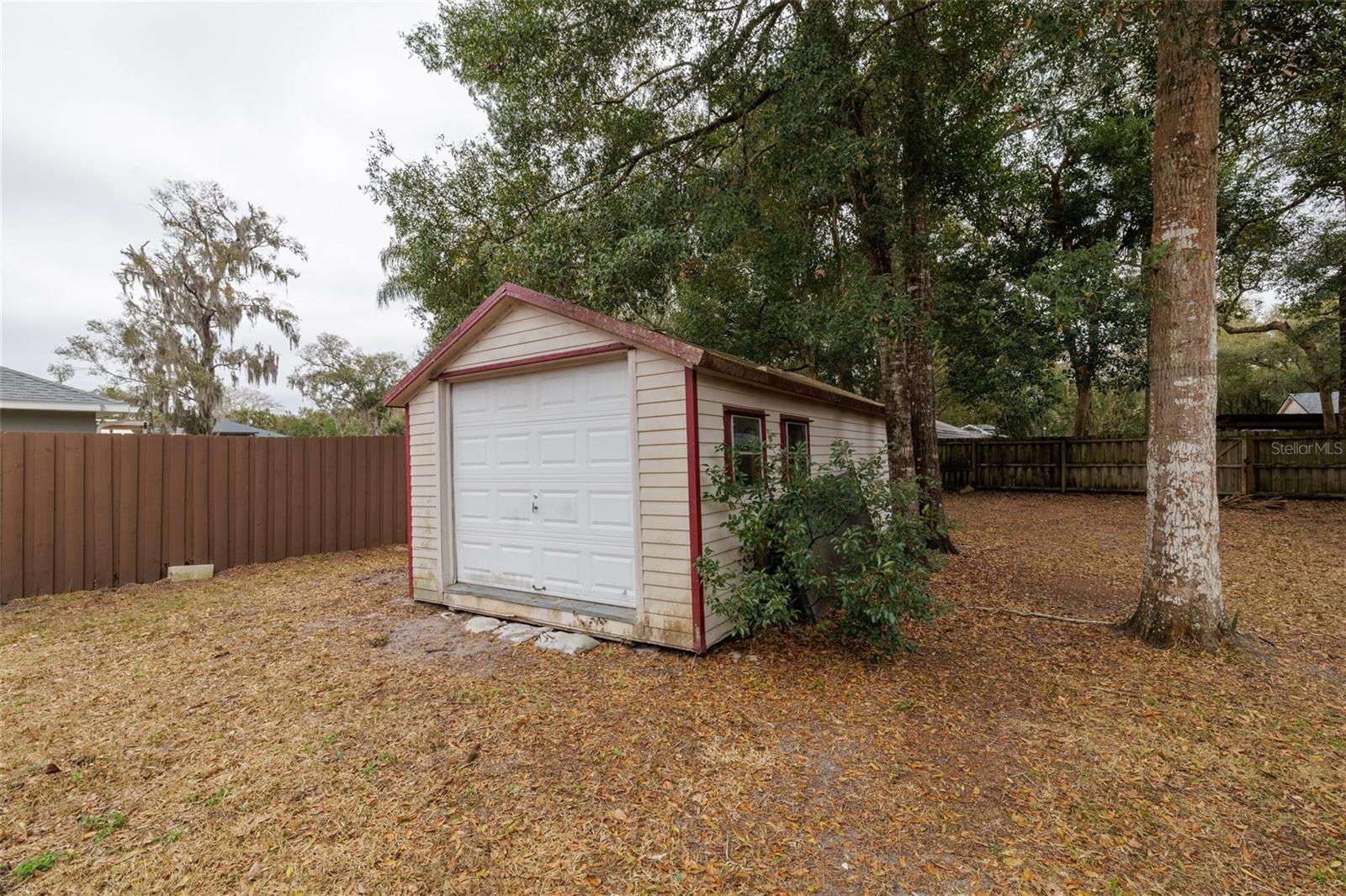 Listing photo id 31 for 420 Pineapple Street
