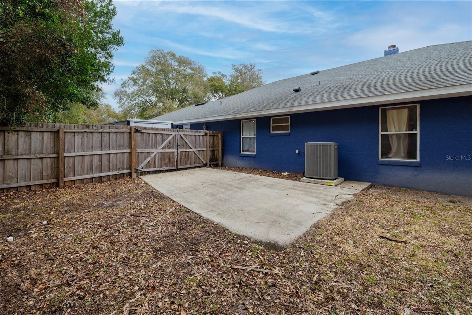 Listing photo id 34 for 420 Pineapple Street