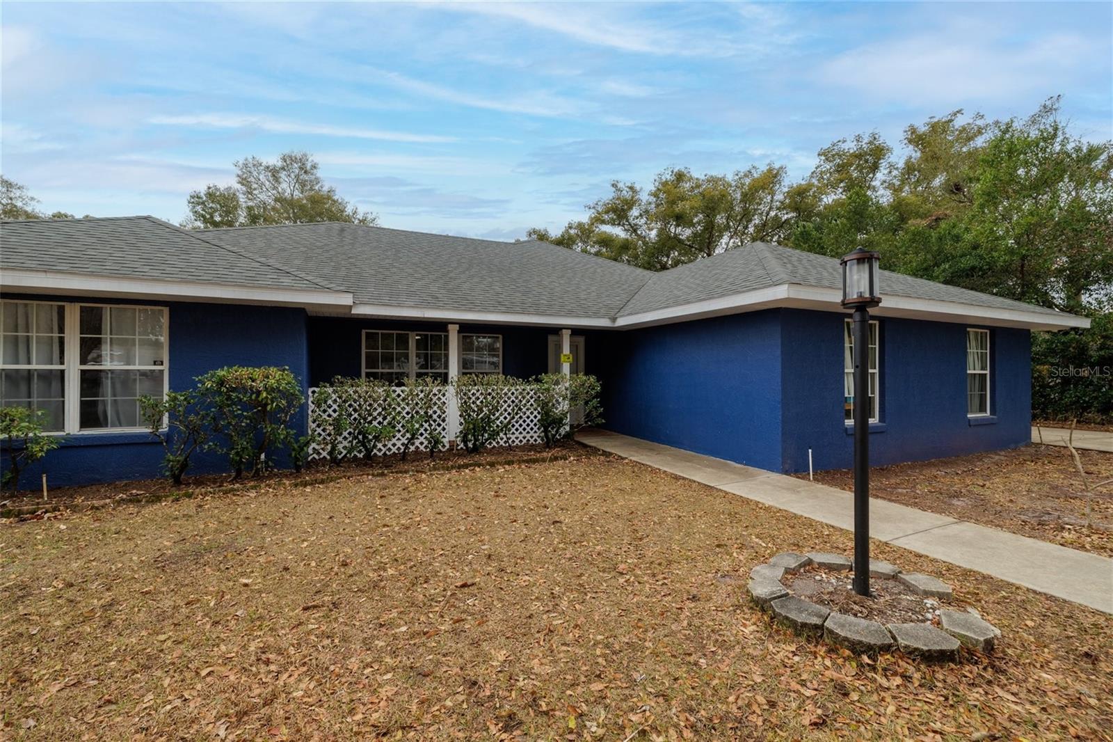 Listing photo id 2 for 420 Pineapple Street