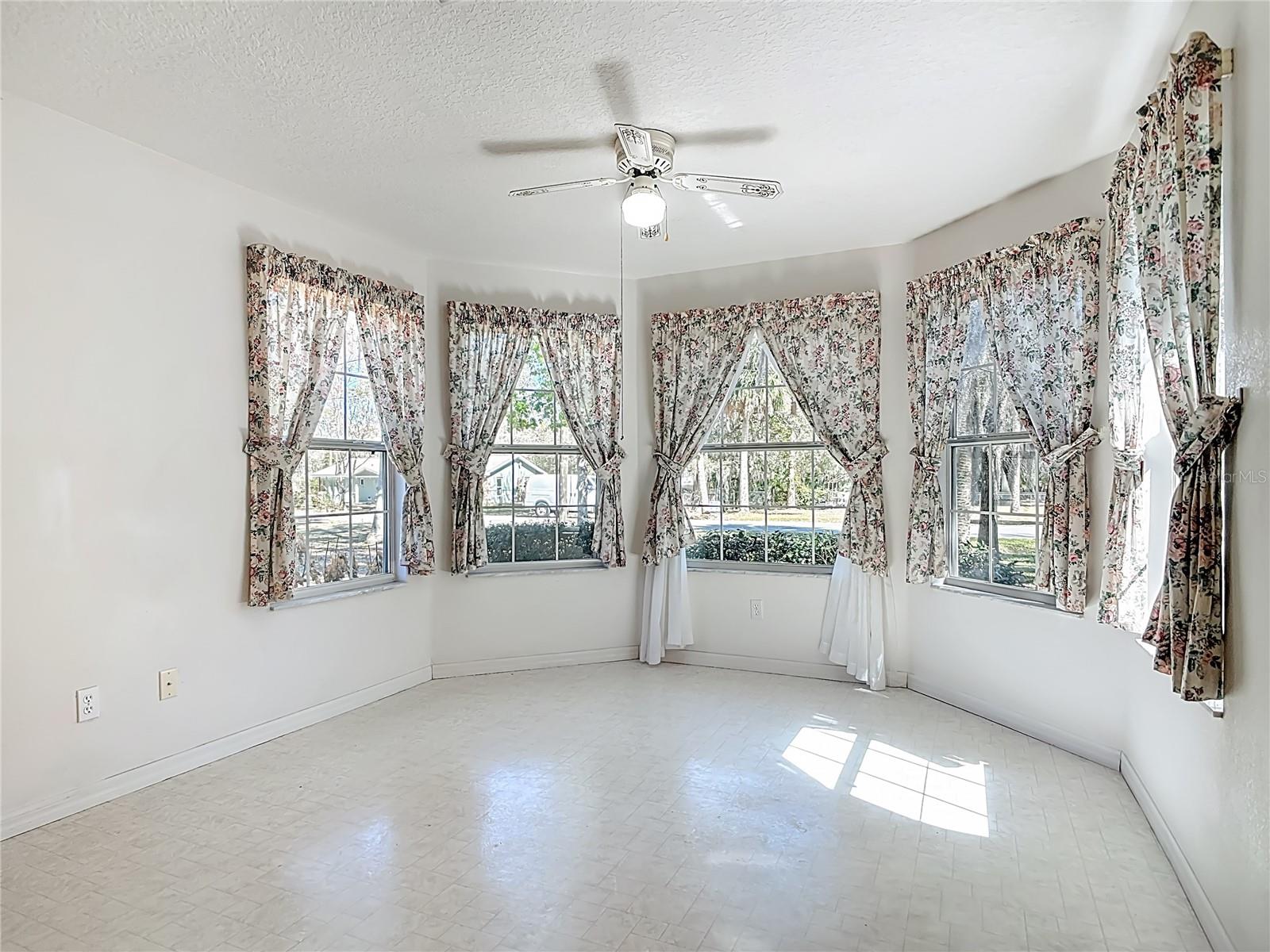 Image 11 of 63 For 1606 Center Street