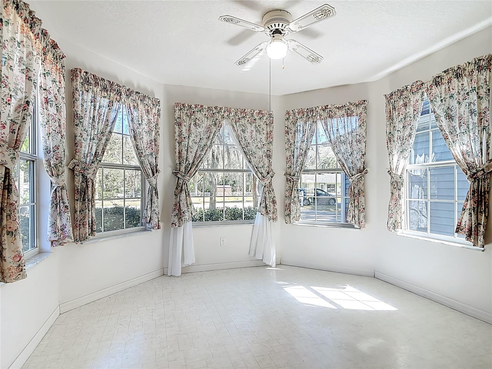 Image 12 of 63 For 1606 Center Street