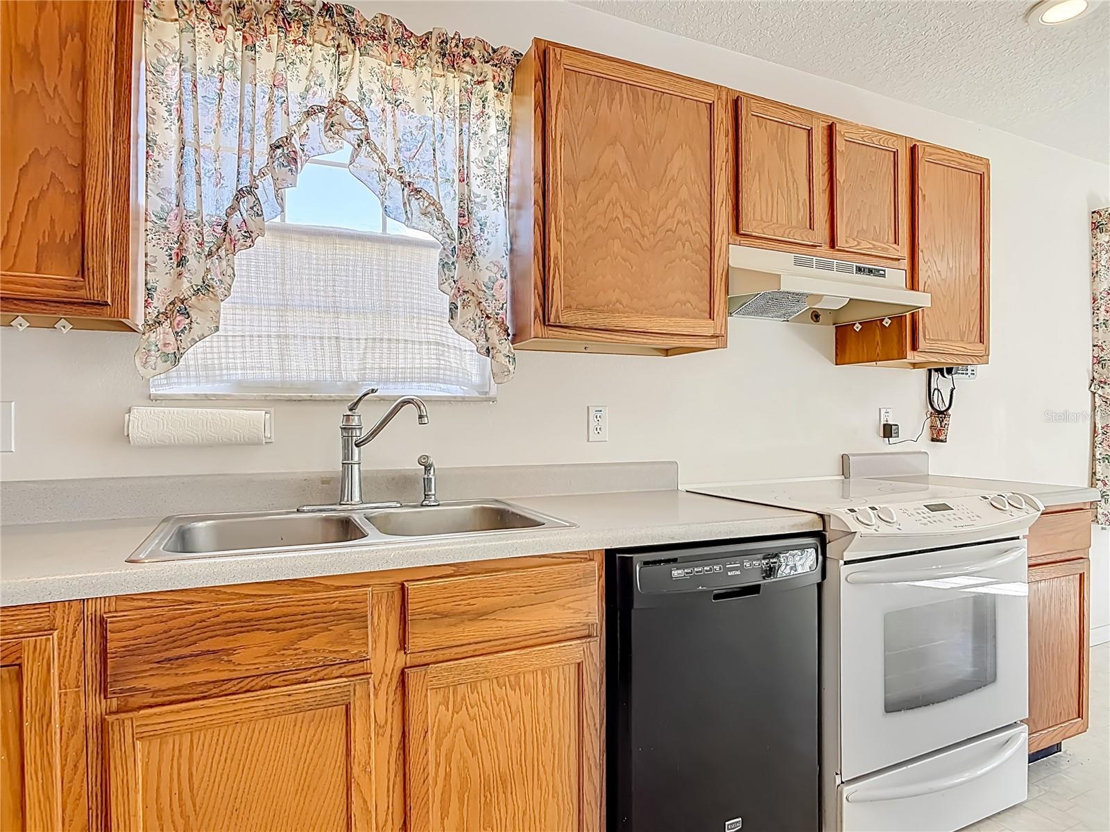 Image 17 of 63 For 1606 Center Street