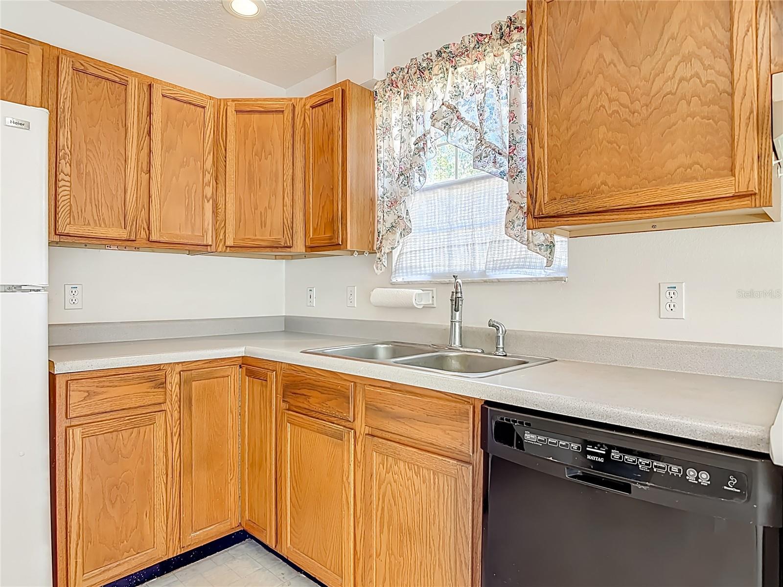 Image 18 of 63 For 1606 Center Street