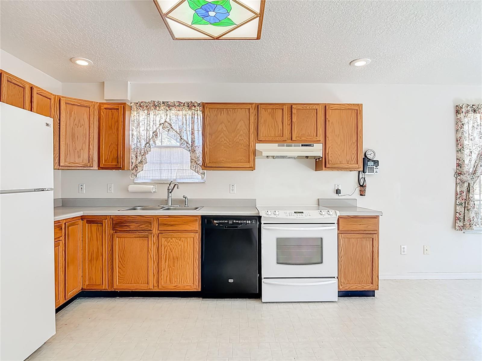 Image 21 of 63 For 1606 Center Street