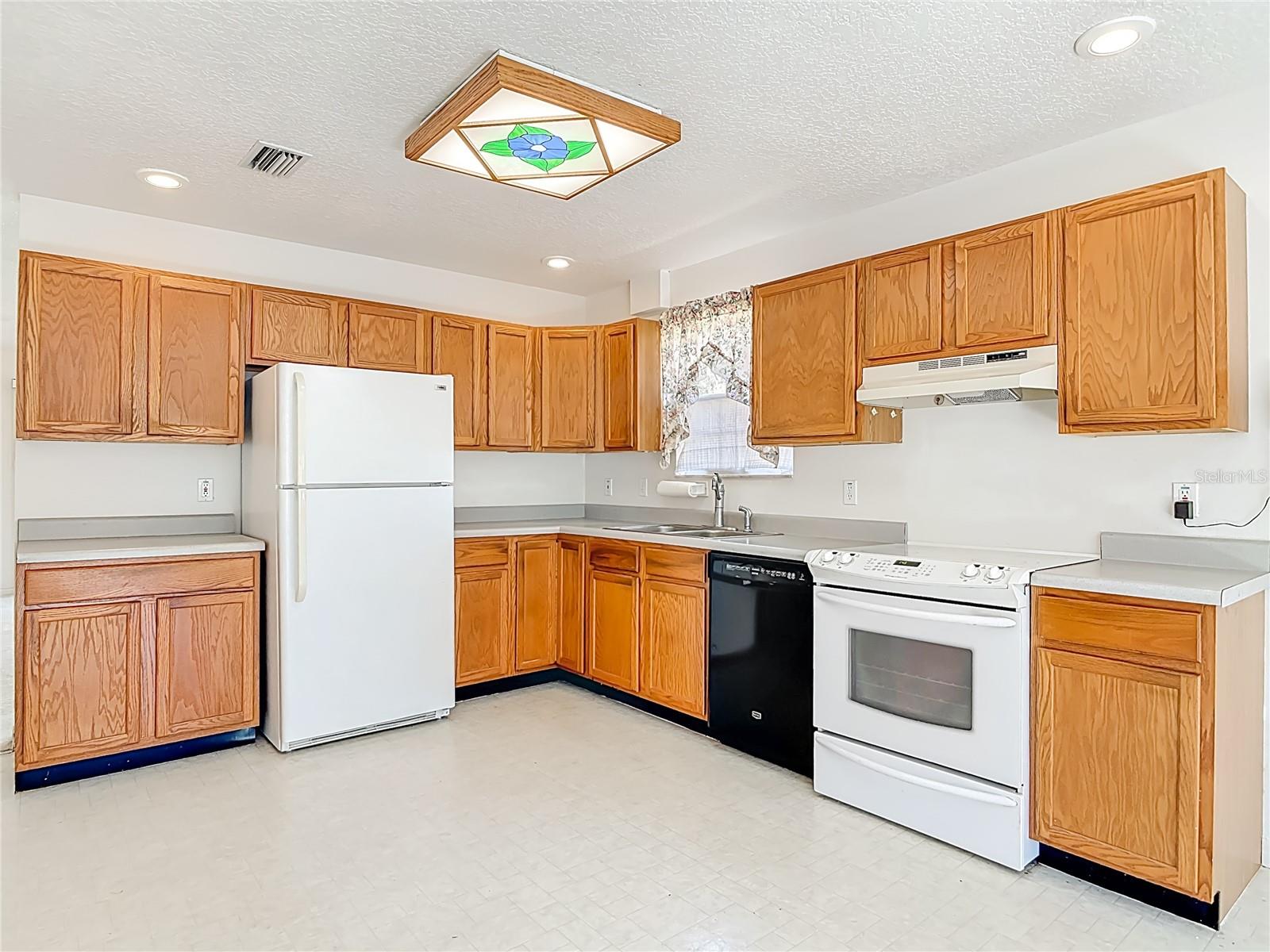 Image 22 of 63 For 1606 Center Street