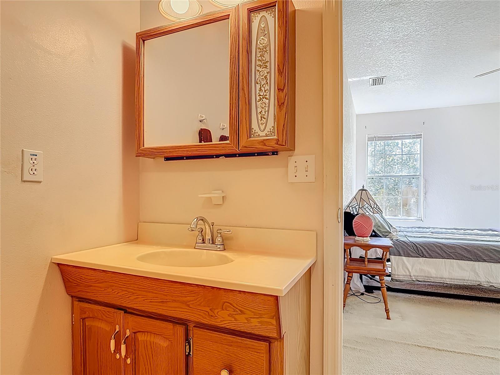 Image 33 of 63 For 1606 Center Street