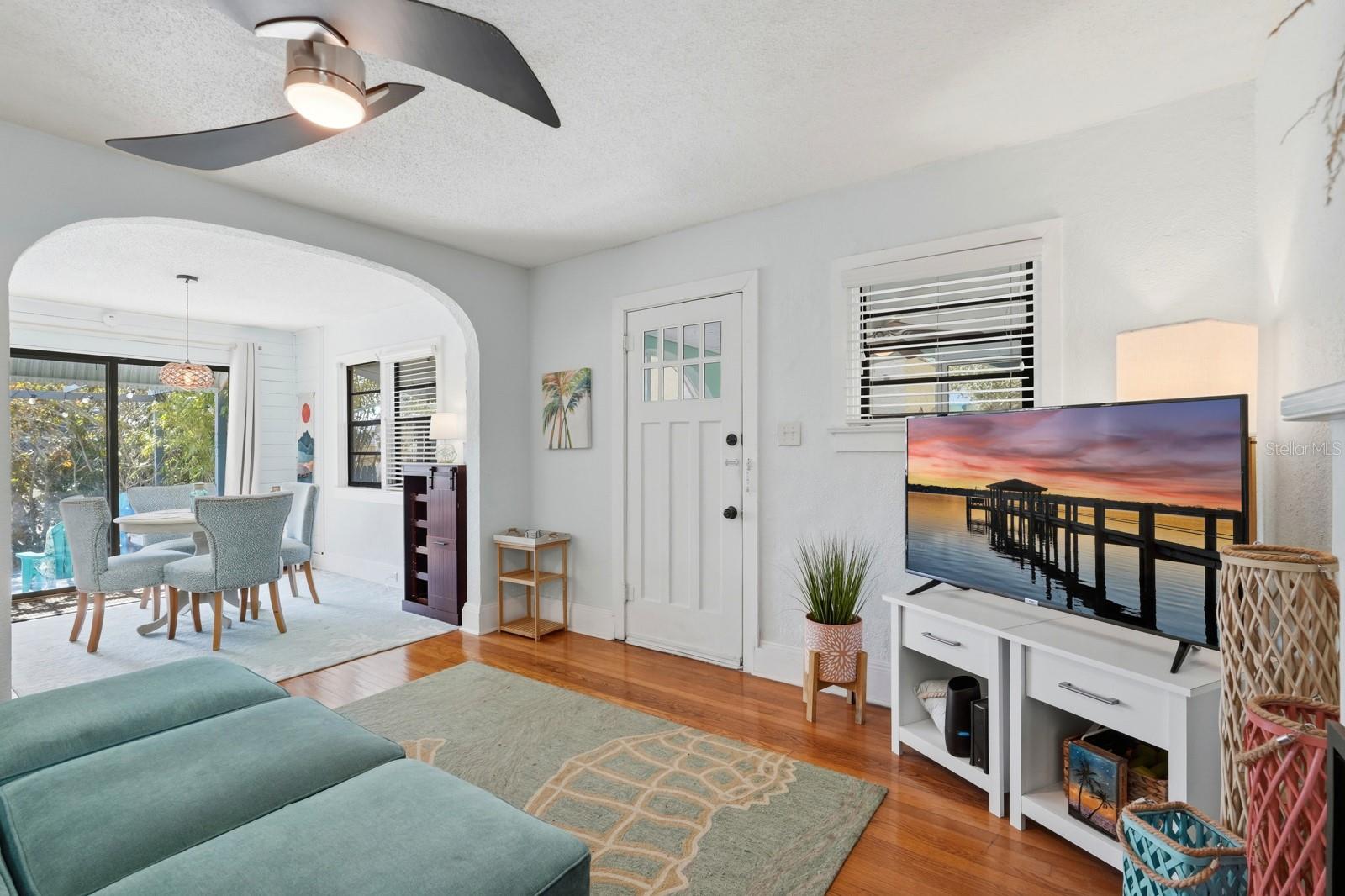 Image 11 of 42 For 7 Clarendon Court