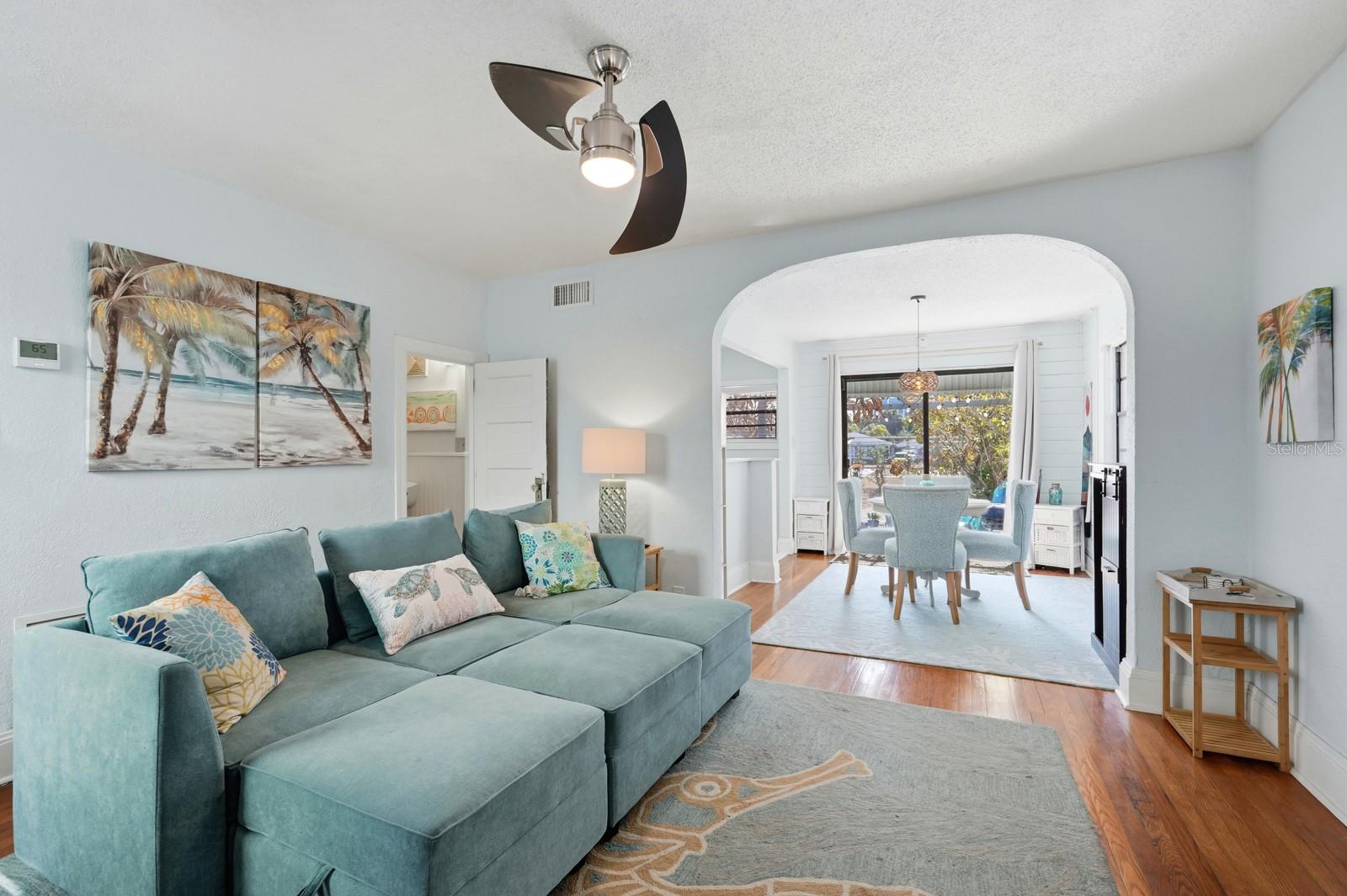 Image 12 of 42 For 7 Clarendon Court