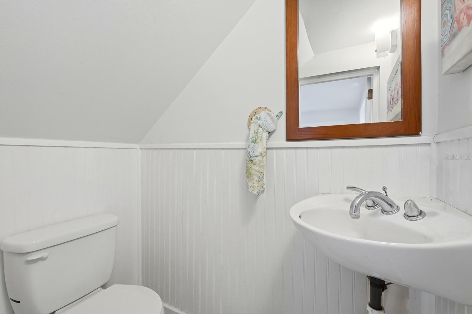 Image 16 of 42 For 7 Clarendon Court