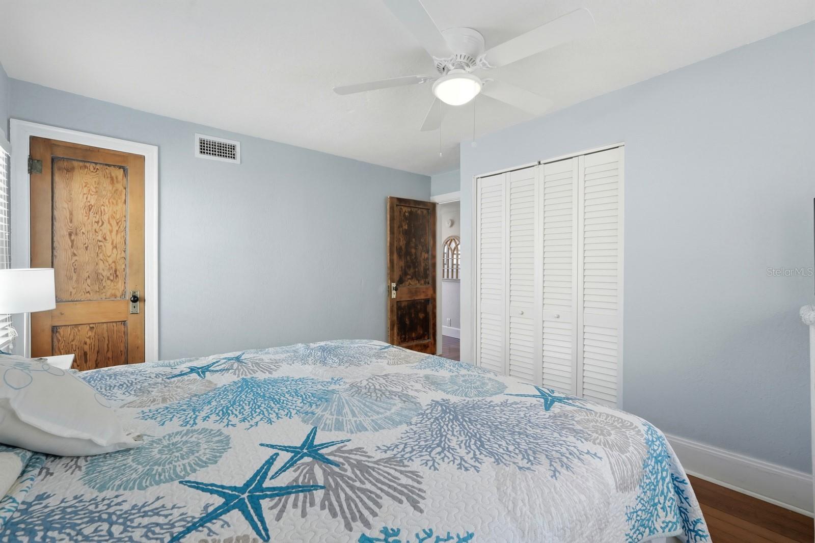 Image 18 of 42 For 7 Clarendon Court