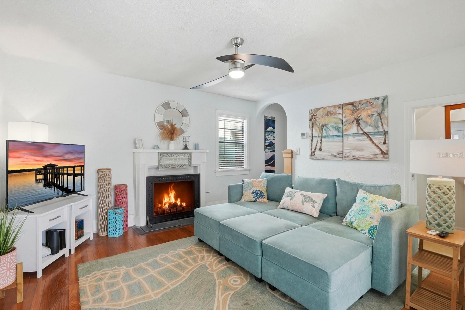 Image 2 of 42 For 7 Clarendon Court