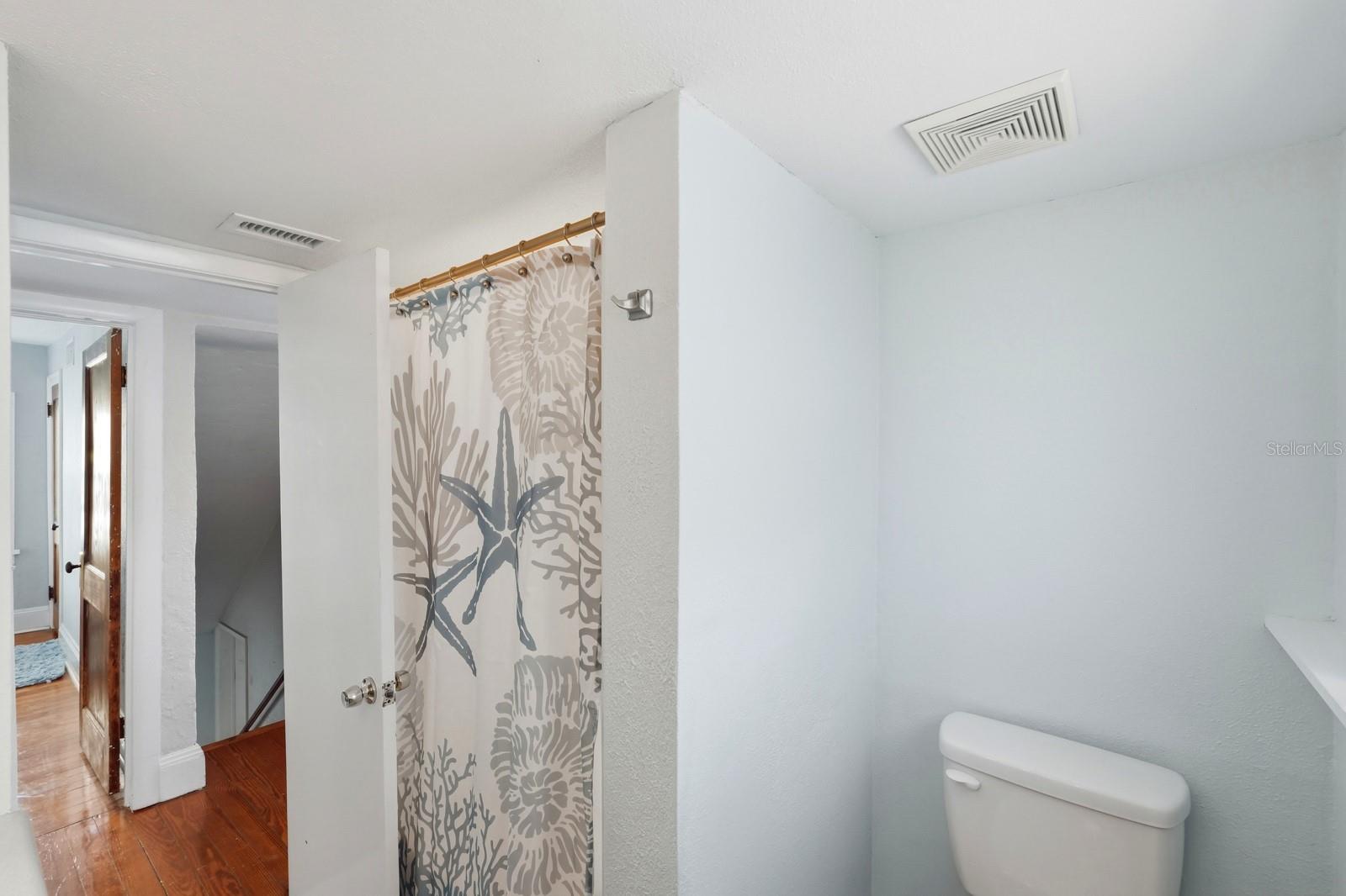 Image 20 of 42 For 7 Clarendon Court