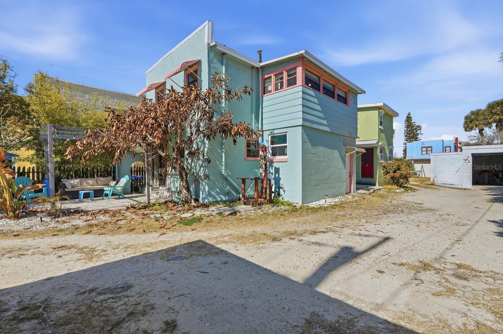 Image 24 of 42 For 7 Clarendon Court