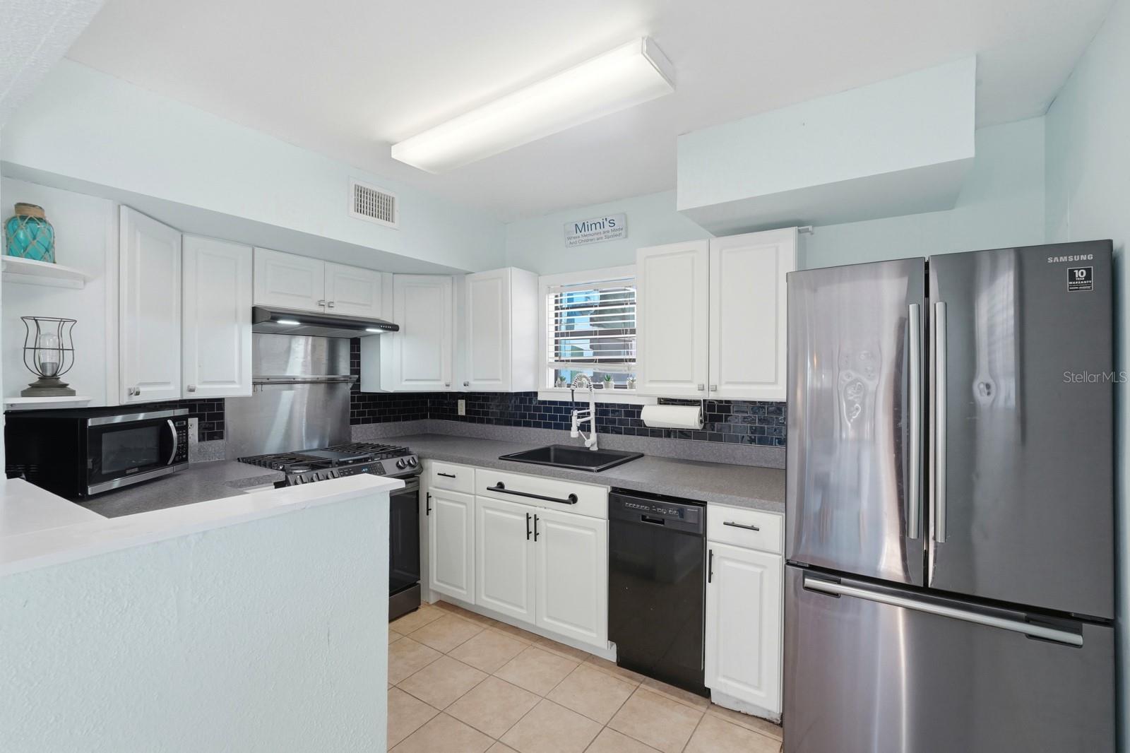 Image 3 of 42 For 7 Clarendon Court