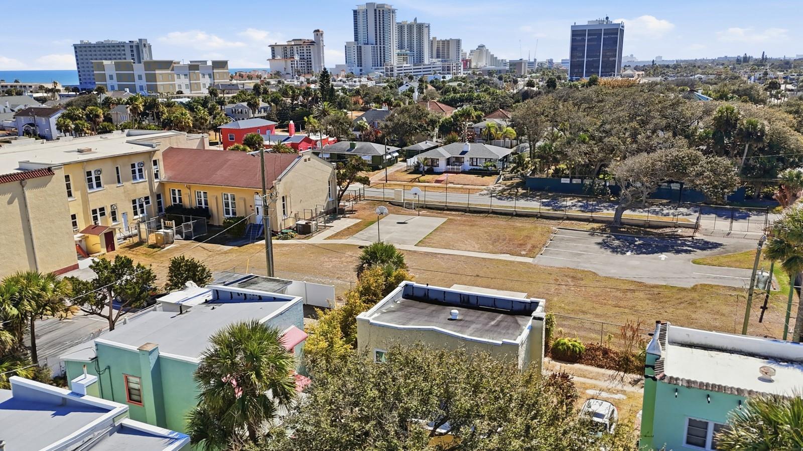 Image 32 of 42 For 7 Clarendon Court