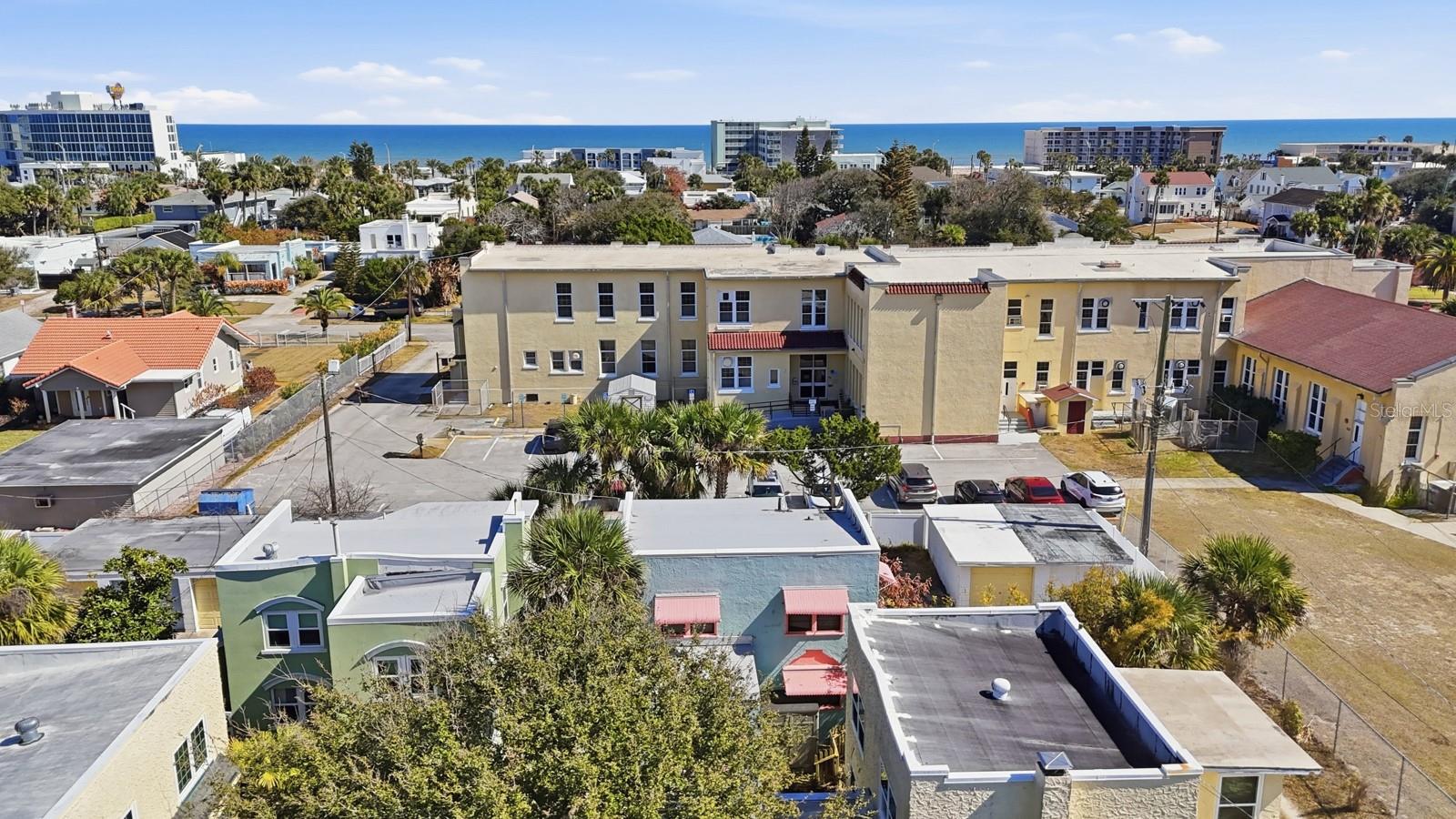 Image 33 of 42 For 7 Clarendon Court