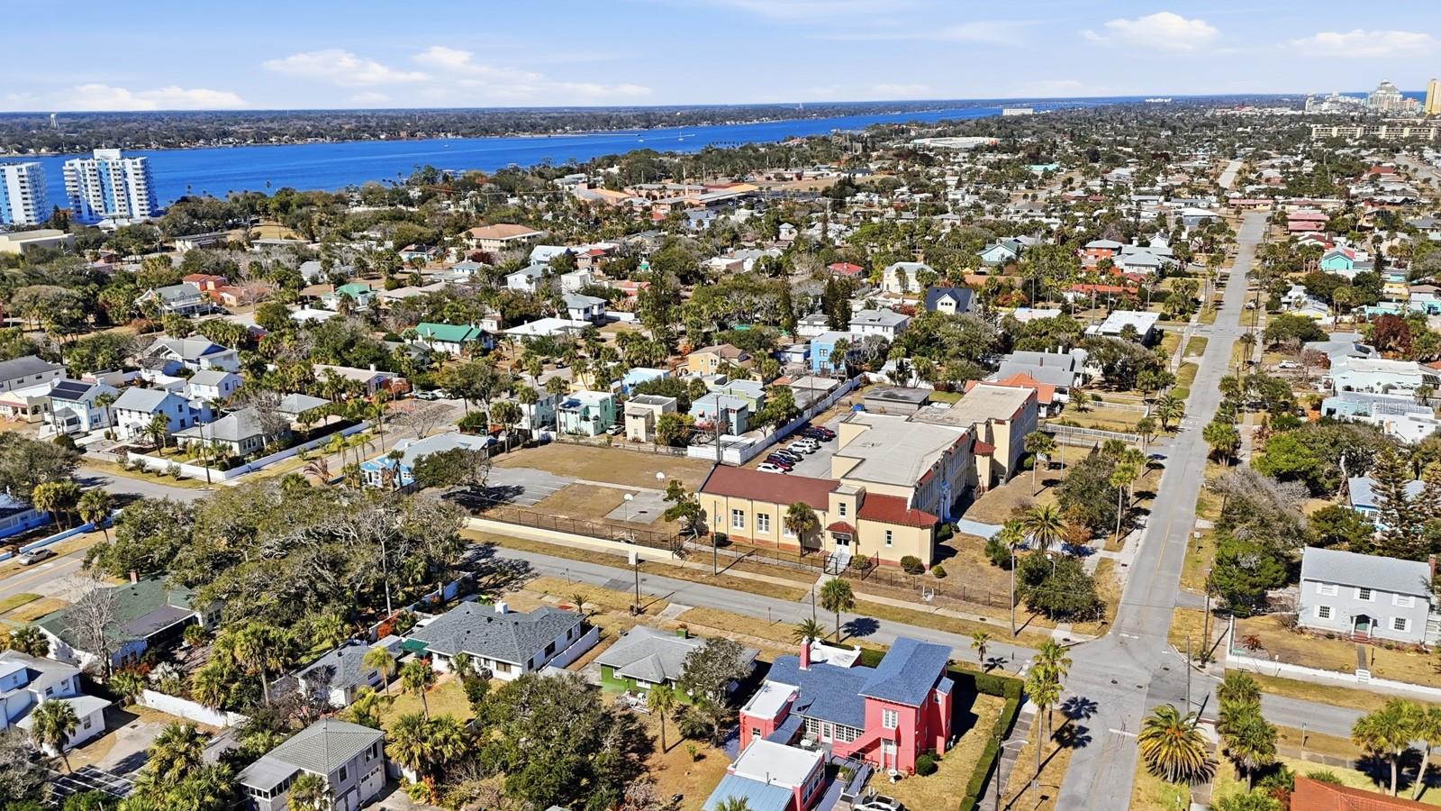 Image 40 of 42 For 7 Clarendon Court