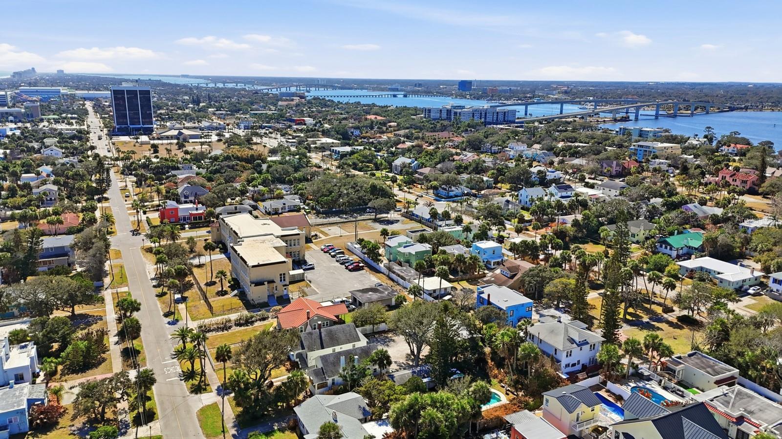 Image 41 of 42 For 7 Clarendon Court