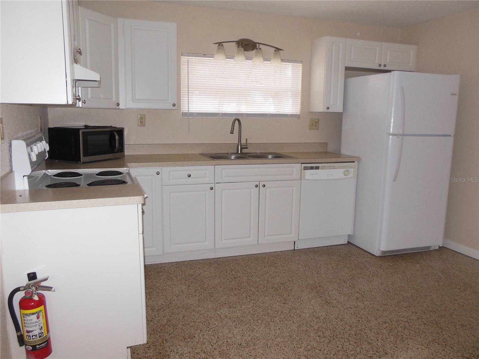 Image 3 of 6 For 1727 Pine Avenue