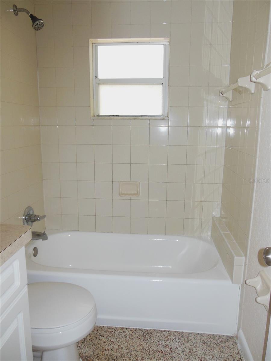 Image 6 of 6 For 1727 Pine Avenue