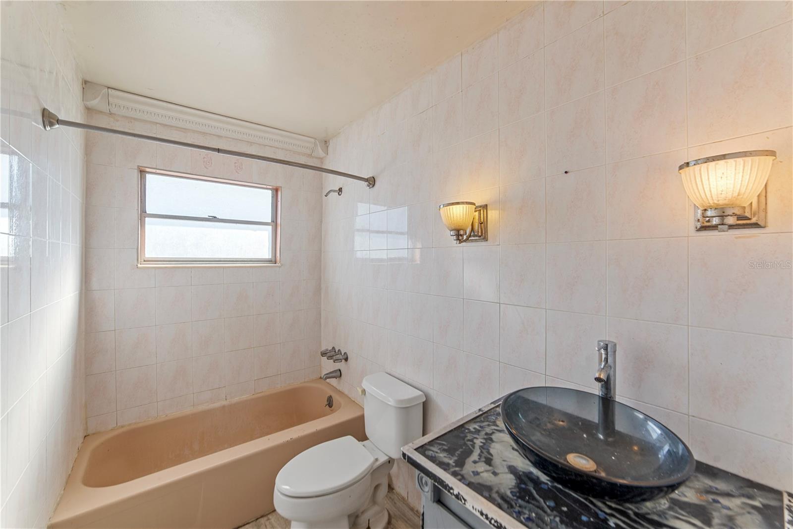 Image 13 of 37 For 937 Barbados Avenue