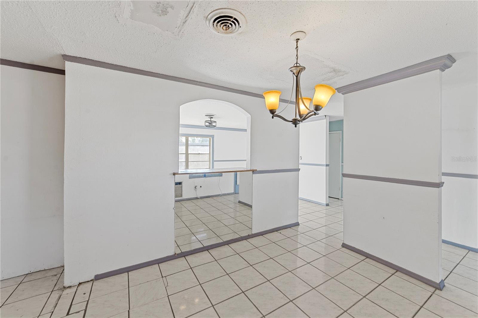 Image 14 of 37 For 937 Barbados Avenue