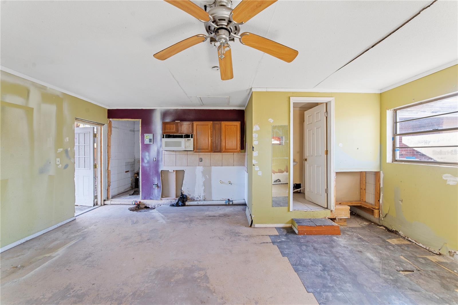 Image 15 of 37 For 937 Barbados Avenue