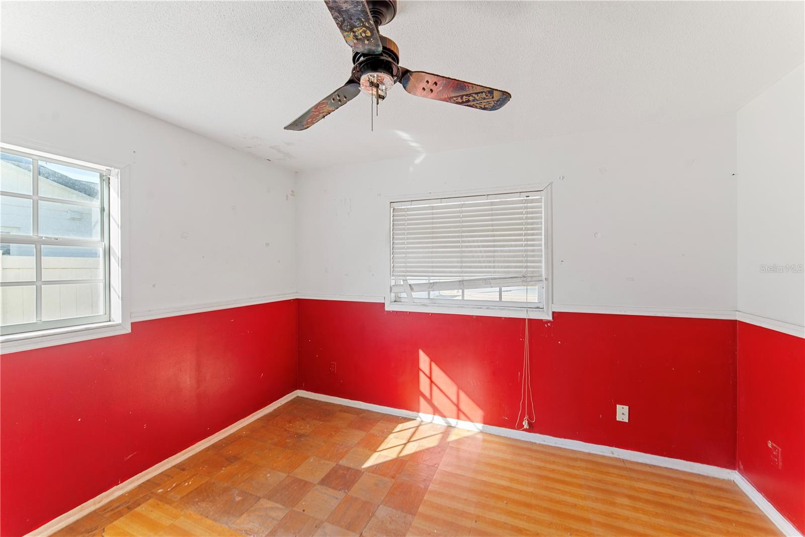 Image 25 of 37 For 937 Barbados Avenue