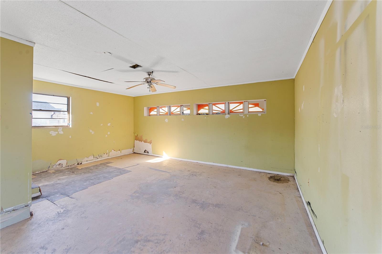 Image 31 of 37 For 937 Barbados Avenue