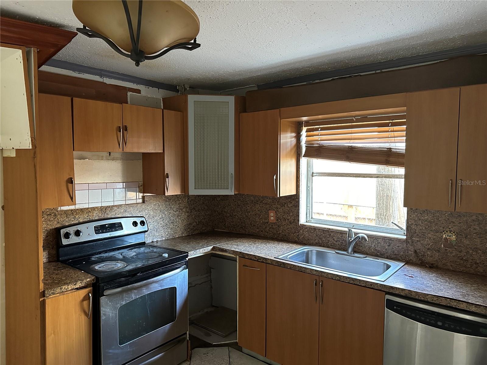 Image 5 of 37 For 937 Barbados Avenue