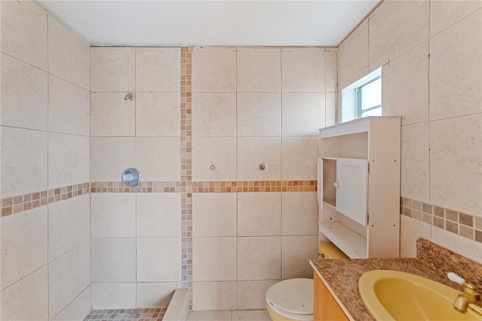 Image 6 of 37 For 937 Barbados Avenue