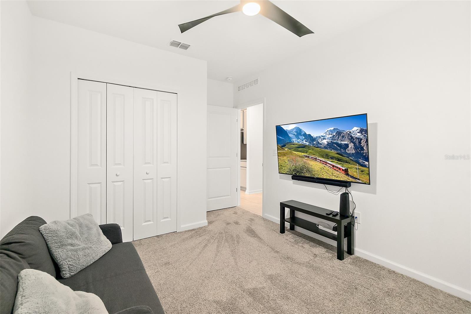 Image 18 of 23 For 2147 Green Valley Street