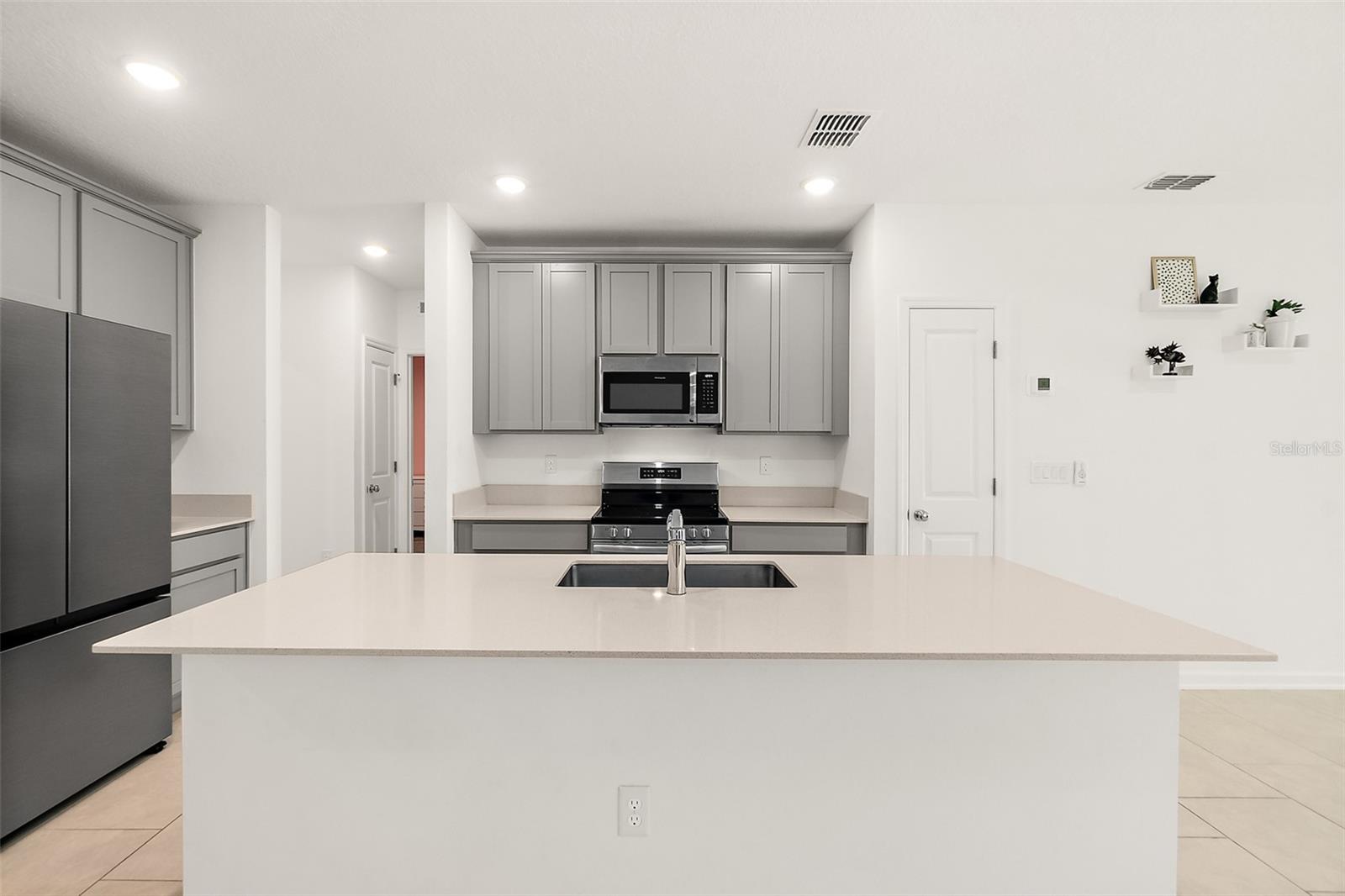 Image 3 of 23 For 2147 Green Valley Street