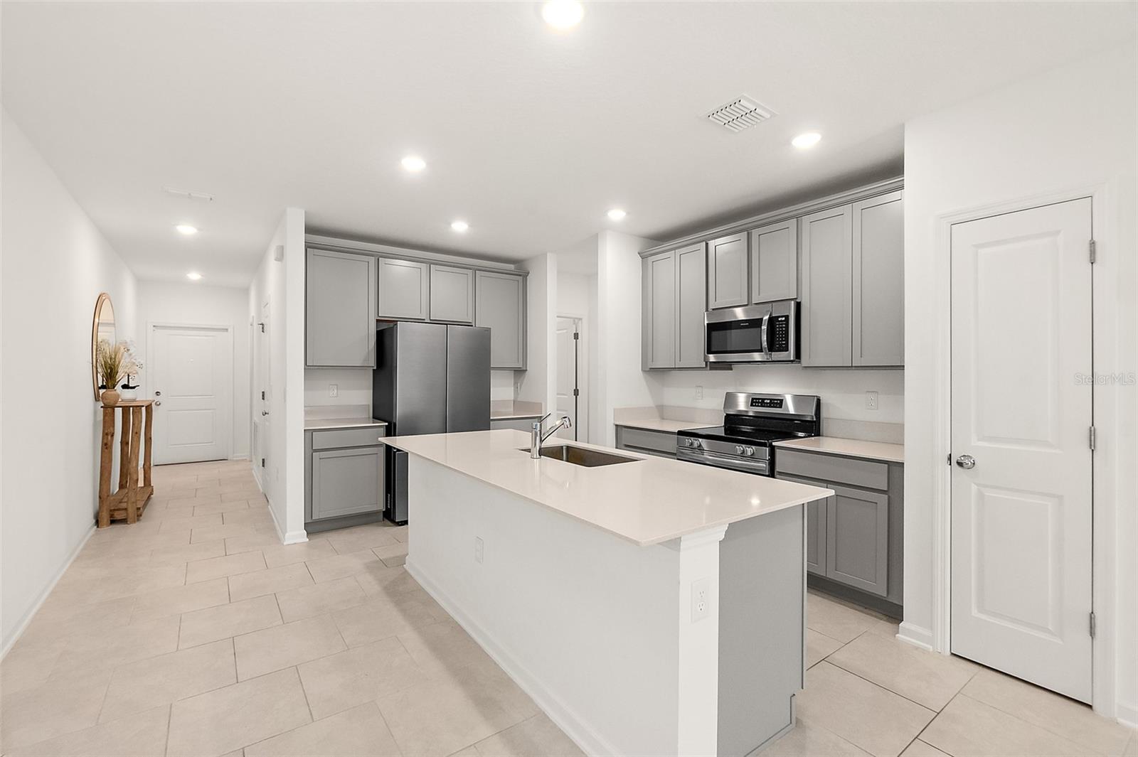 Image 4 of 23 For 2147 Green Valley Street