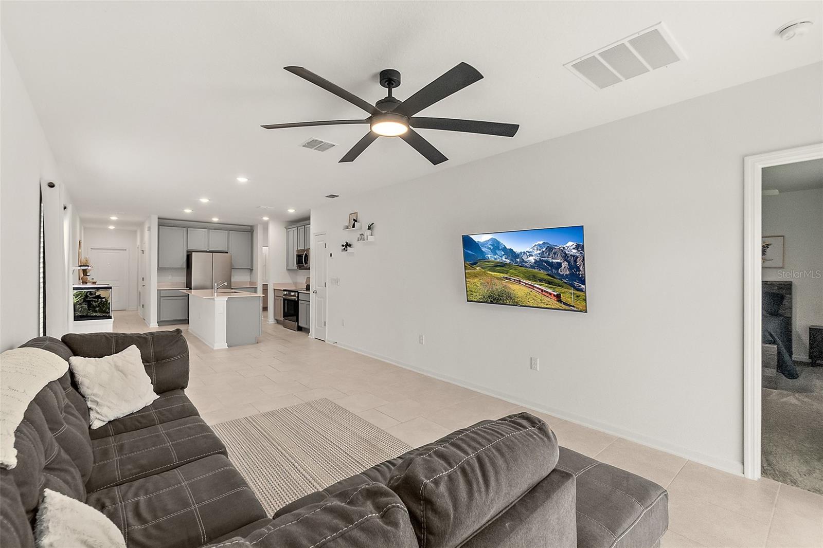 Image 9 of 23 For 2147 Green Valley Street