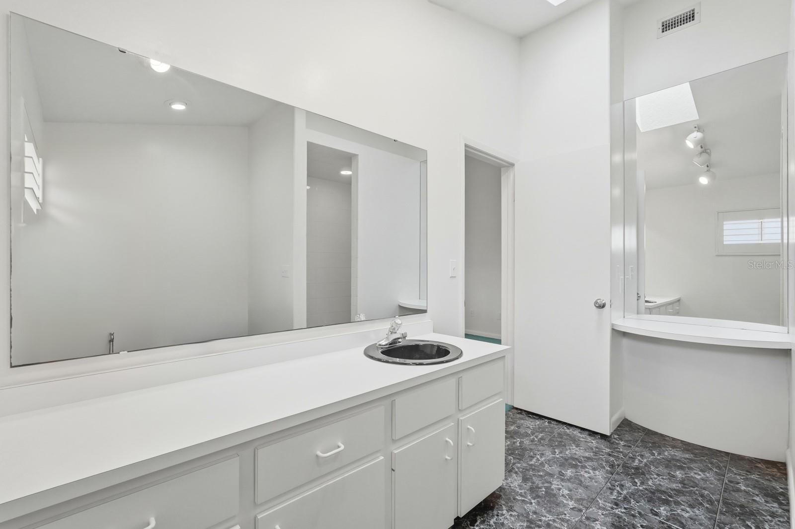 Image 11 of 50 For 4607 Saxon Drive